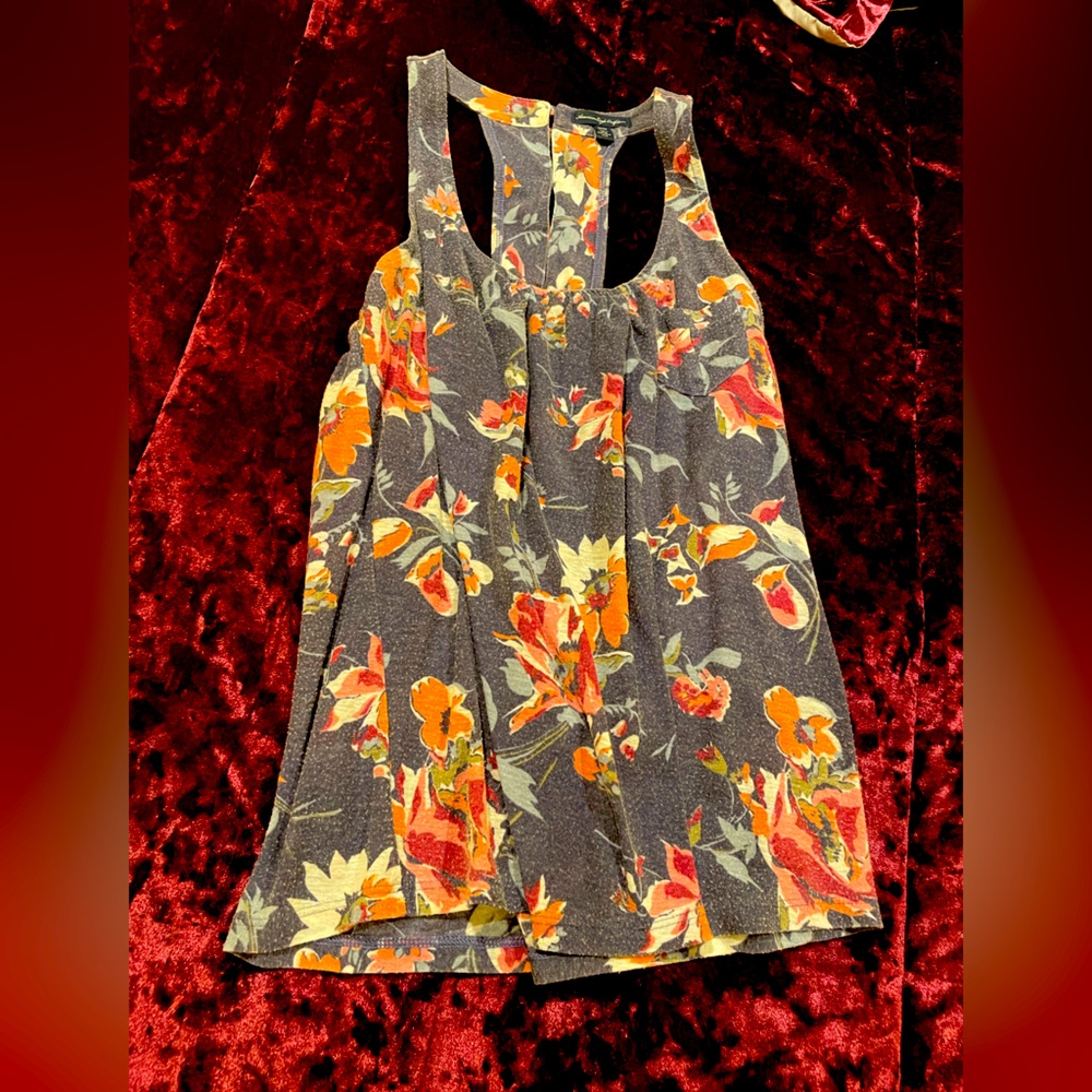 American Eagle 🦅 Outfitter Top 🌷Size XS-Petite